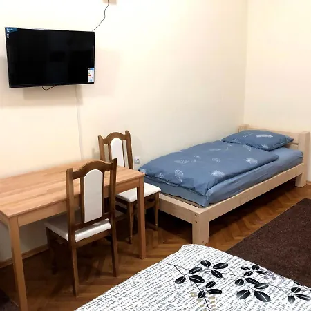 Gil Apartments, Korzo 7,2 Centre 아파트 *