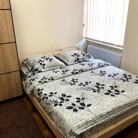 Gil Apartments, Korzo 7,2 Centre 우주고로트